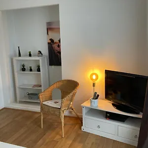 Aux Deux Colombes Avec Balcon Et Garage Apartamento